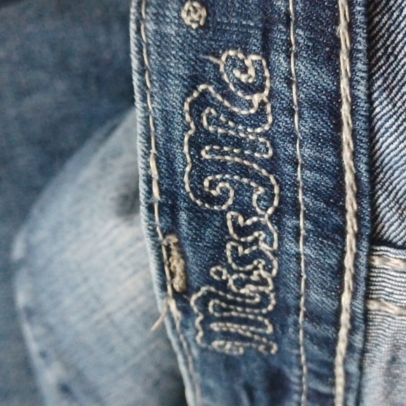 Miss Me | Fleur De Lis Signature Embellished Skinny SlimStretchy Jean, 7"rize - Picture 6 of 8